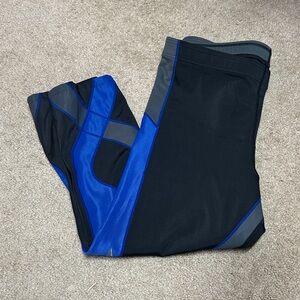 CW-X Women's Dynamic Black and Blue Capris